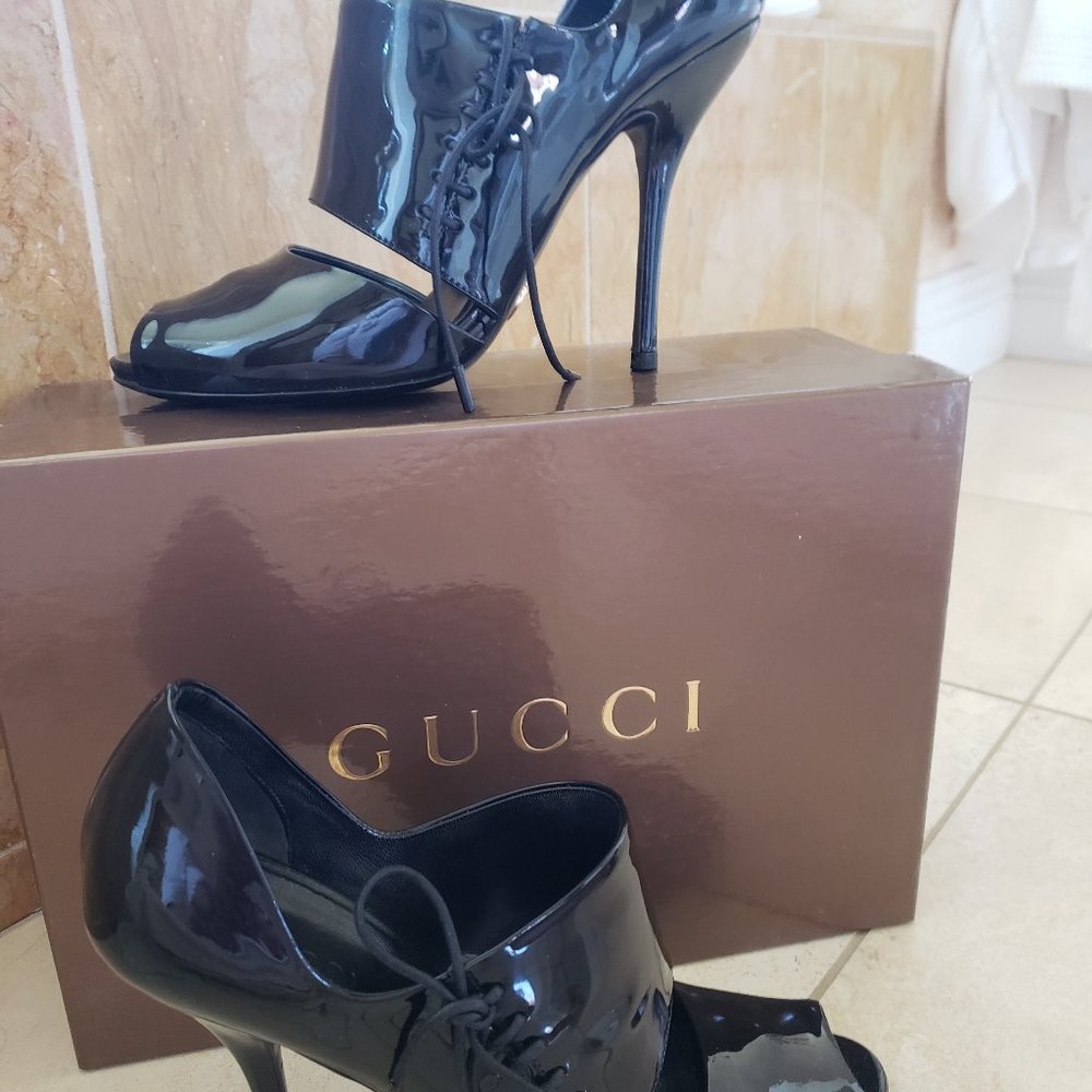 Gucci   black shiny shoes 7,5